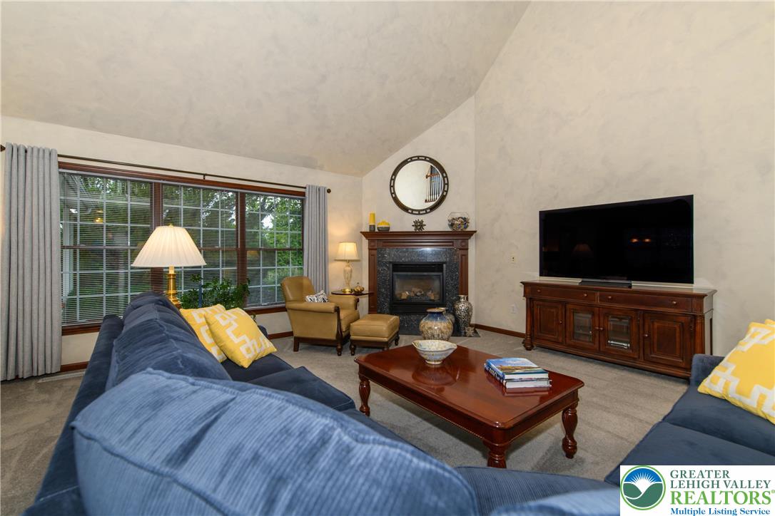 North Whitehall Twp, Pennsylvania 18078, United States, 4 Bedrooms Bedrooms, ,3 BathroomsBathrooms,Residential,Pending,208475