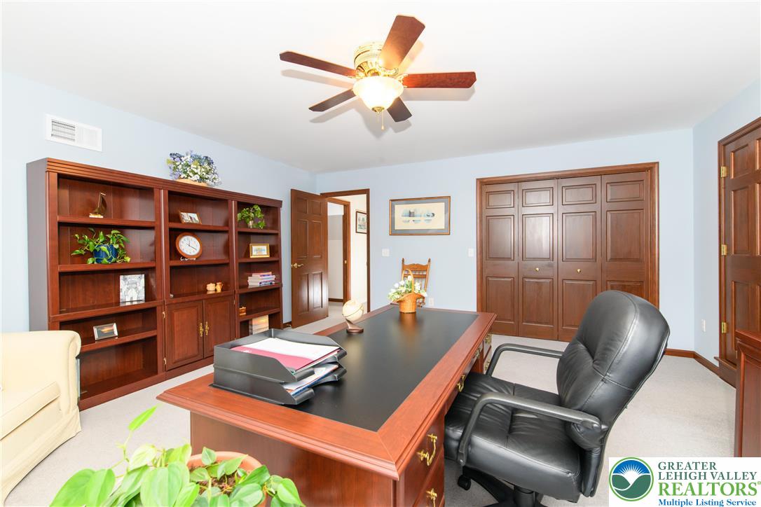 North Whitehall Twp, Pennsylvania 18078, United States, 4 Bedrooms Bedrooms, ,3 BathroomsBathrooms,Residential,Pending,208475