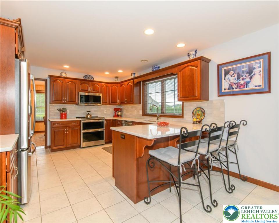 North Whitehall Twp, Pennsylvania 18078, United States, 4 Bedrooms Bedrooms, ,3 BathroomsBathrooms,Residential,Pending,208475