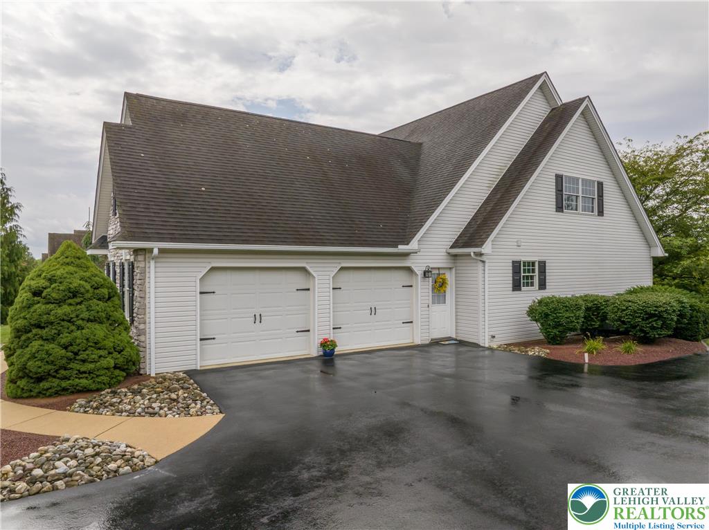 North Whitehall Twp, Pennsylvania 18078, United States, 4 Bedrooms Bedrooms, ,3 BathroomsBathrooms,Residential,Pending,208475