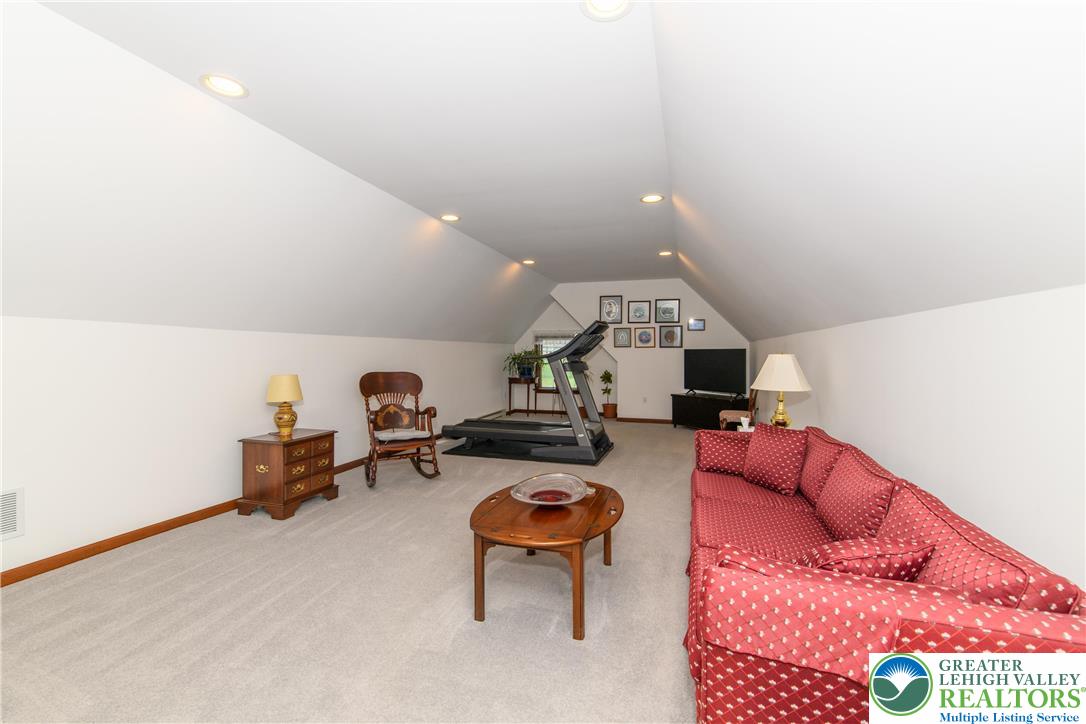 North Whitehall Twp, Pennsylvania 18078, United States, 4 Bedrooms Bedrooms, ,3 BathroomsBathrooms,Residential,Pending,208475