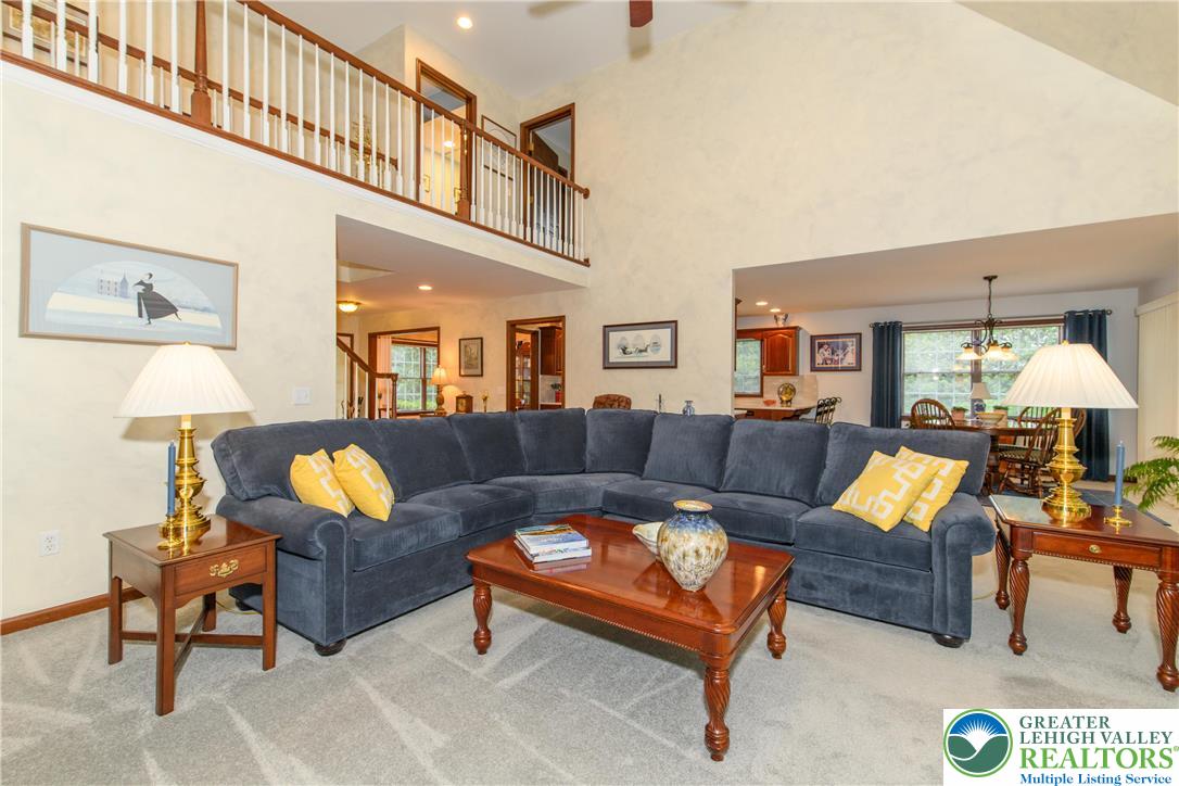 North Whitehall Twp, Pennsylvania 18078, United States, 4 Bedrooms Bedrooms, ,3 BathroomsBathrooms,Residential,Pending,208475