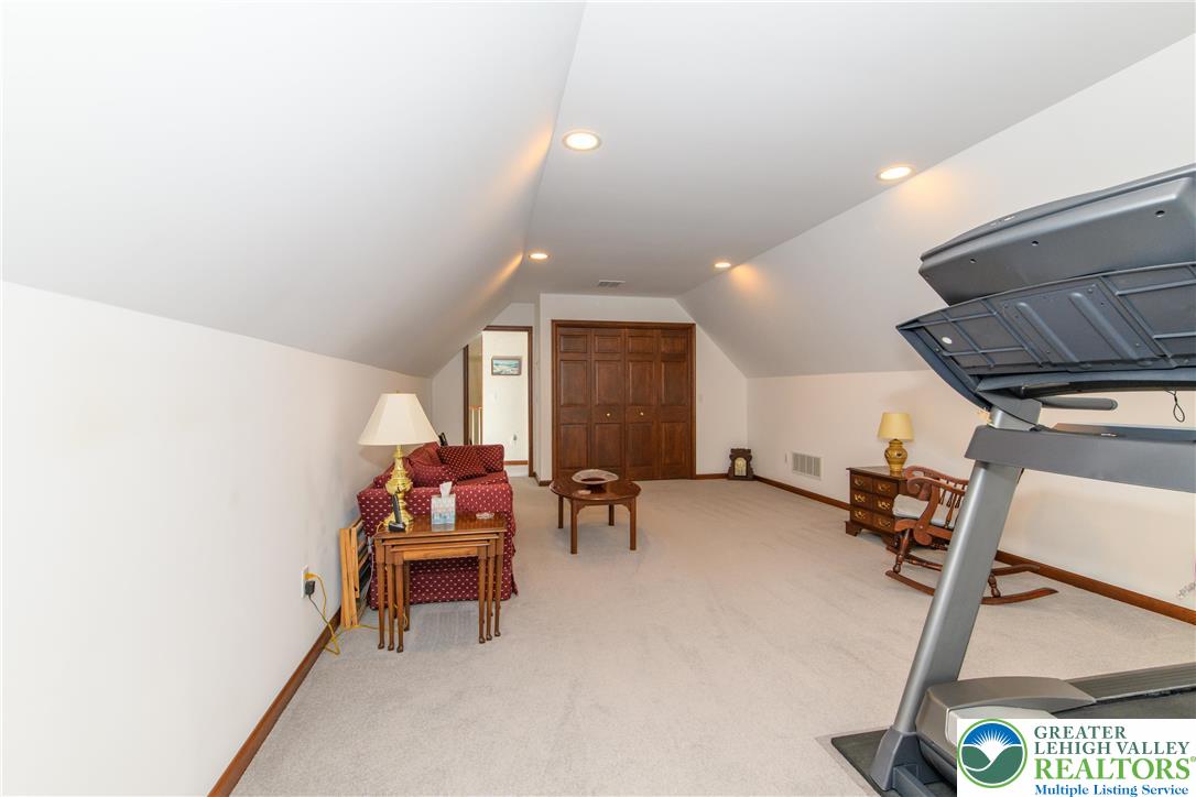 North Whitehall Twp, Pennsylvania 18078, United States, 4 Bedrooms Bedrooms, ,3 BathroomsBathrooms,Residential,Pending,208475