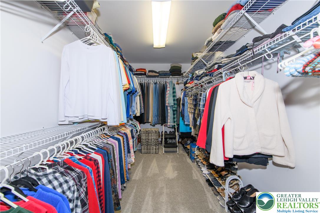 North Whitehall Twp, Pennsylvania 18078, United States, 4 Bedrooms Bedrooms, ,3 BathroomsBathrooms,Residential,Pending,208475