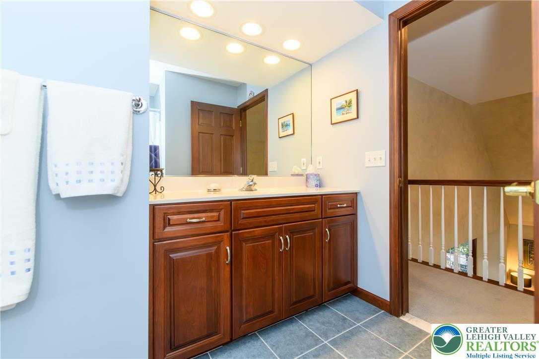 North Whitehall Twp, Pennsylvania 18078, United States, 4 Bedrooms Bedrooms, ,3 BathroomsBathrooms,Residential,Pending,208475