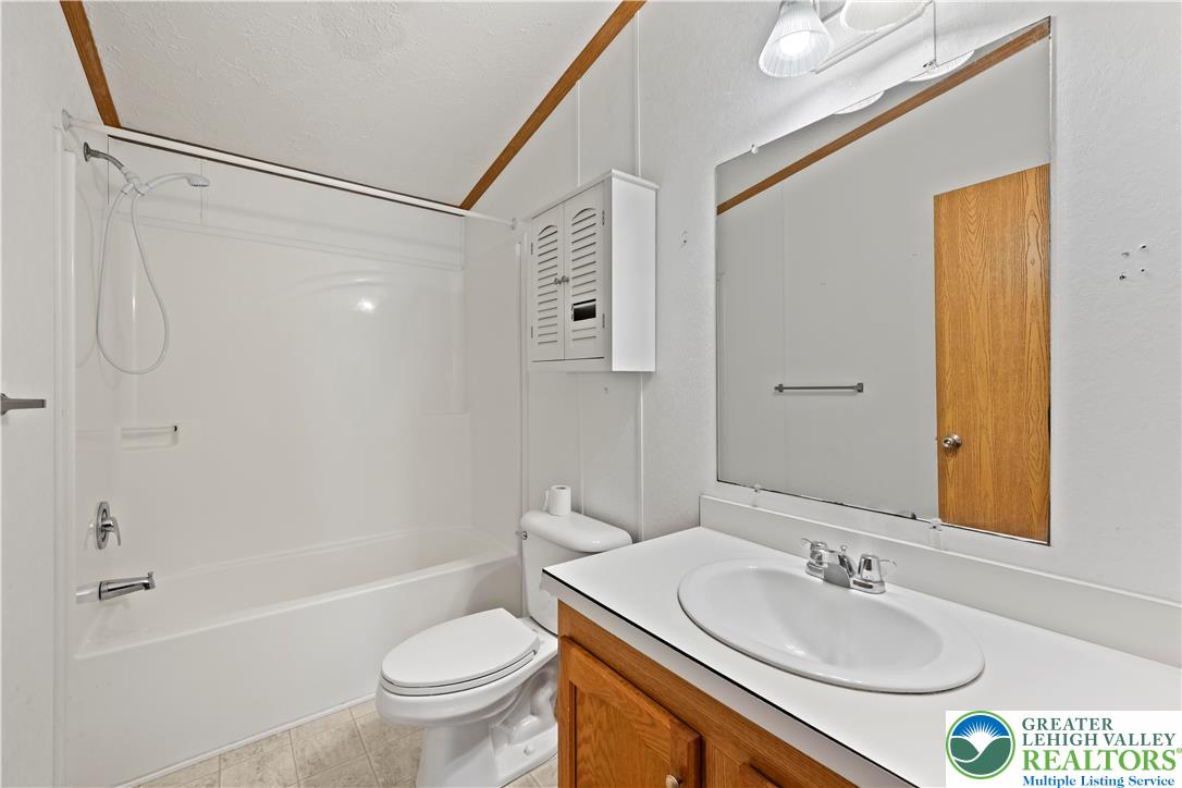 Richland Twp, Pennsylvania 18951, United States, 3 Bedrooms Bedrooms, ,2 BathroomsBathrooms,Residential,Active,231363