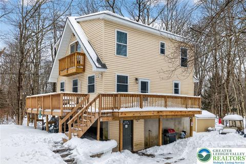 Photo of 204 Yuma Trail, Coolbaugh Twp, PA 18347 (MLS # 771496)