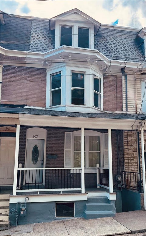Townhouse For Sale - 207 N George Street<br/> Pottsville, PA 17901