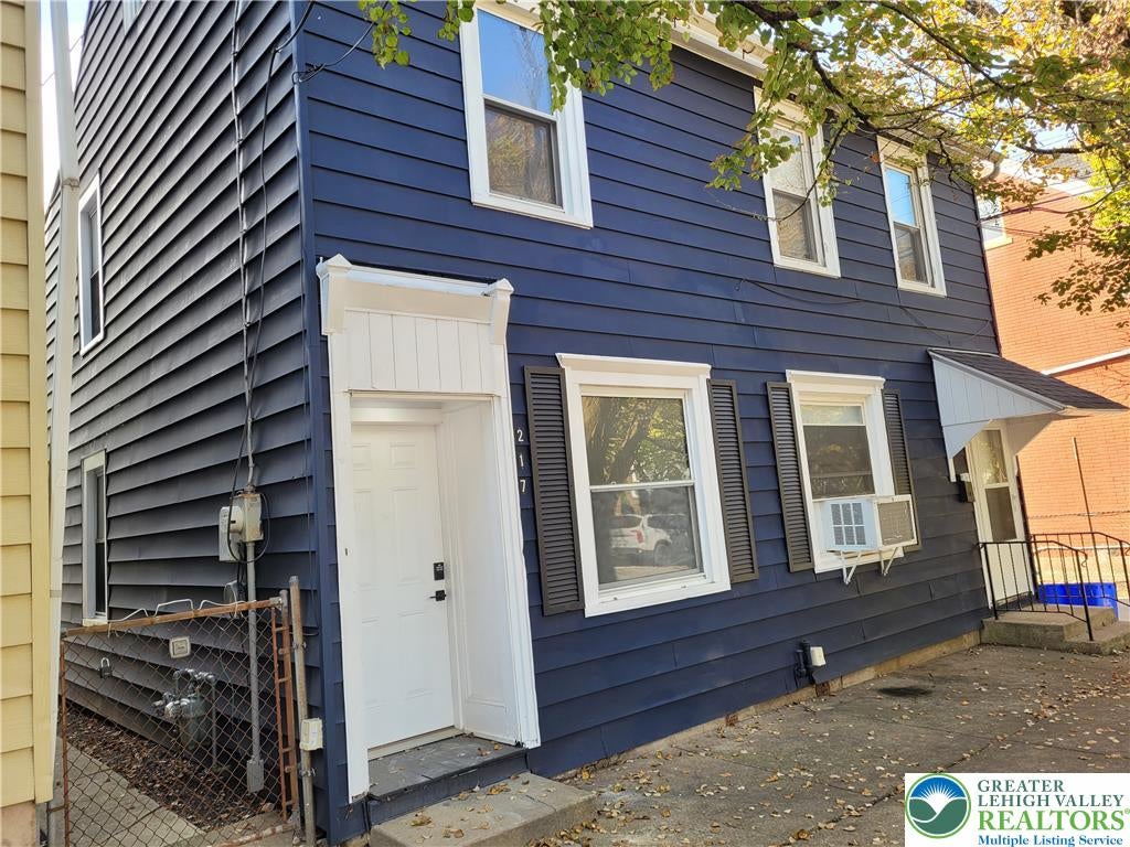 217 W Fairview Street 217 & 219