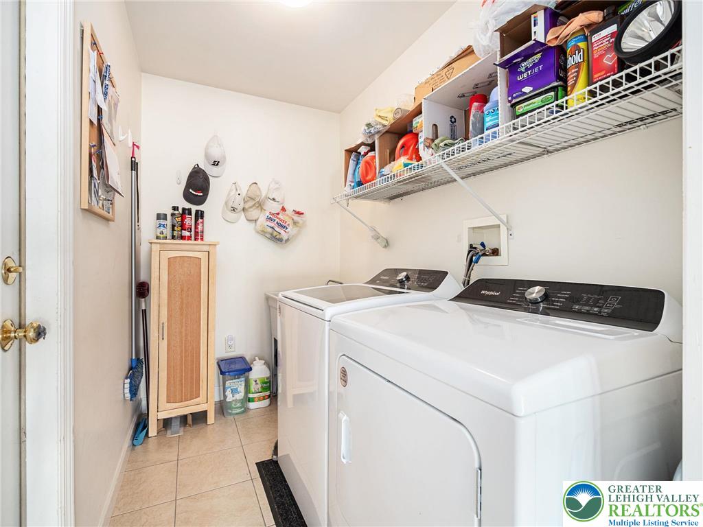 Maiden Creek Twp, Pennsylvania 19510, United States, 4 Bedrooms Bedrooms, ,3 BathroomsBathrooms,Residential,Pending,215490