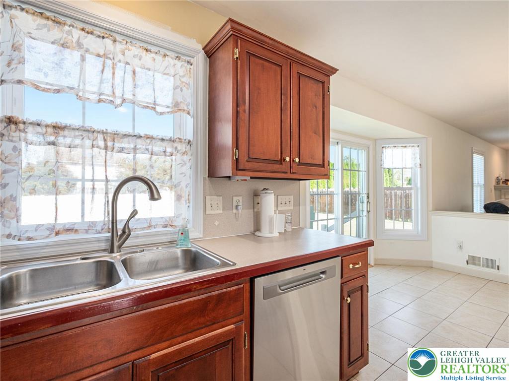 Maiden Creek Twp, Pennsylvania 19510, United States, 4 Bedrooms Bedrooms, ,3 BathroomsBathrooms,Residential,Pending,215490