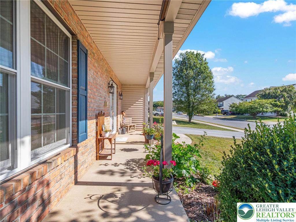 Maiden Creek Twp, Pennsylvania 19510, United States, 4 Bedrooms Bedrooms, ,3 BathroomsBathrooms,Residential,Pending,215490