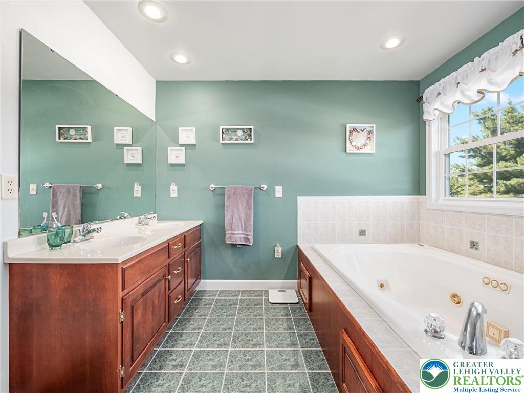 Maiden Creek Twp, Pennsylvania 19510, United States, 4 Bedrooms Bedrooms, ,3 BathroomsBathrooms,Residential,Pending,215490