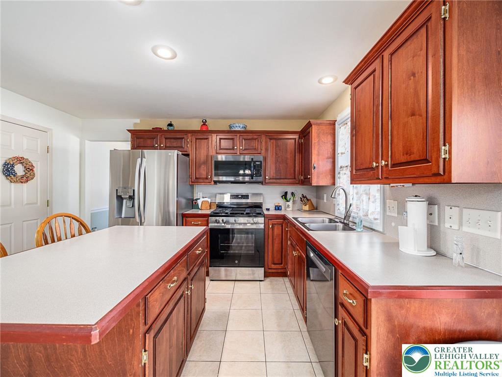 Maiden Creek Twp, Pennsylvania 19510, United States, 4 Bedrooms Bedrooms, ,3 BathroomsBathrooms,Residential,Pending,215490