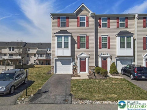 Townhouse For Rent - 10 White Rose Lane<br/> Palmer Twp, PA 18045