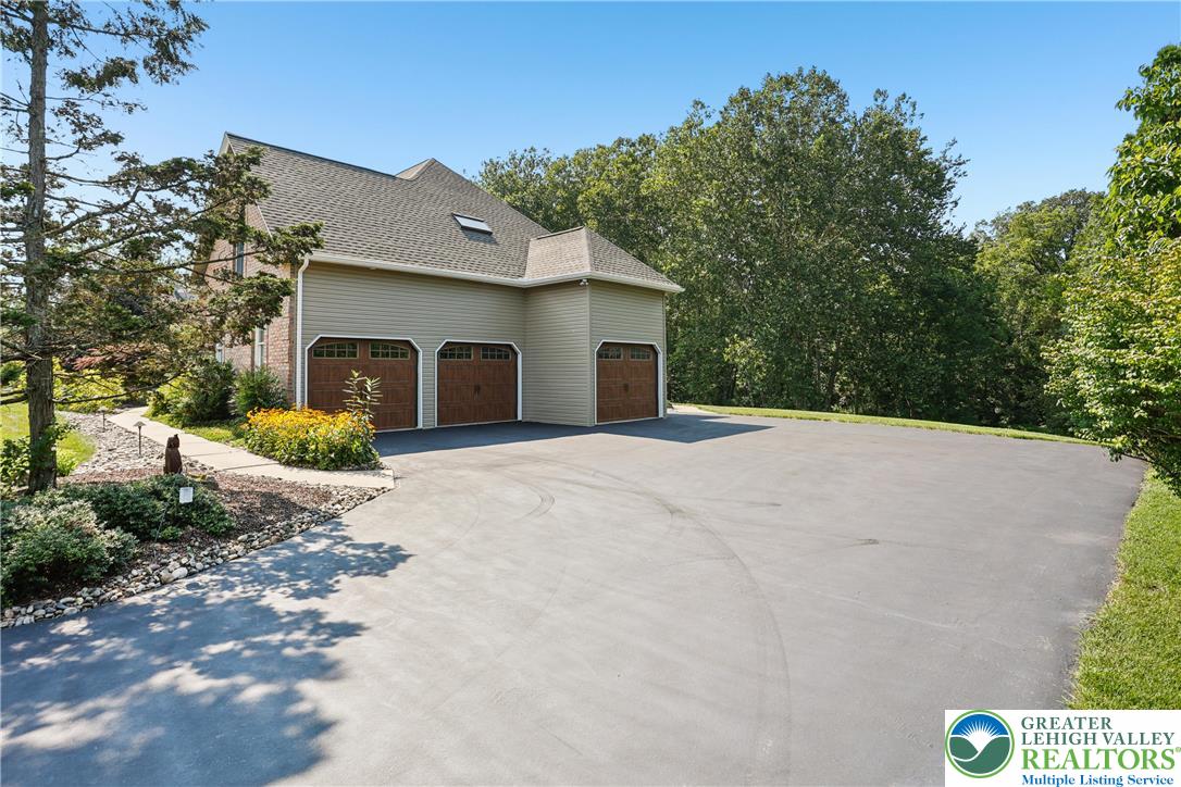 North Whitehall Twp, Pennsylvania 18069, United States, 4 Bedrooms Bedrooms, ,3 BathroomsBathrooms,Residential,Pending,185570