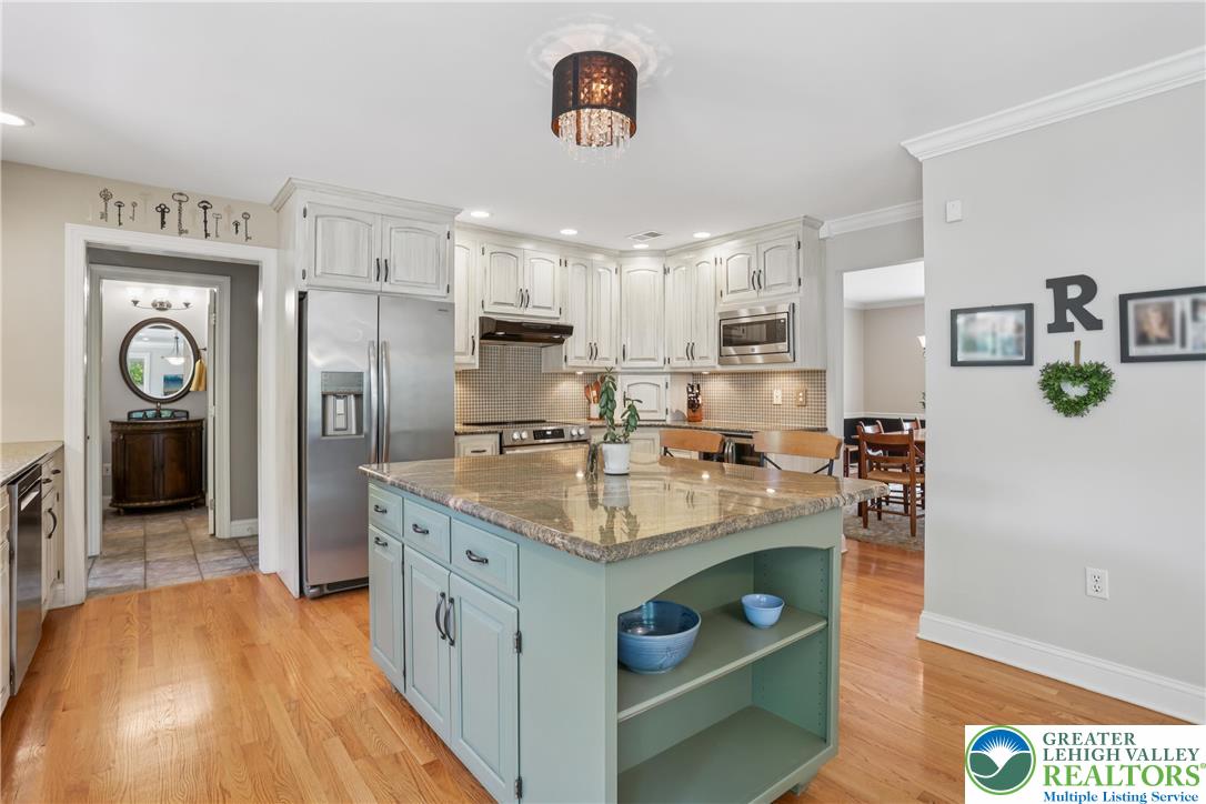 North Whitehall Twp, Pennsylvania 18069, United States, 4 Bedrooms Bedrooms, ,3 BathroomsBathrooms,Residential,Pending,185570