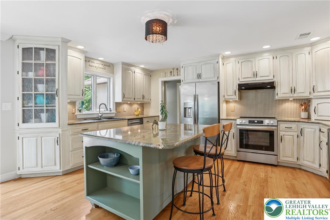 North Whitehall Twp, Pennsylvania 18069, United States, 4 Bedrooms Bedrooms, ,3 BathroomsBathrooms,Residential,Pending,185570