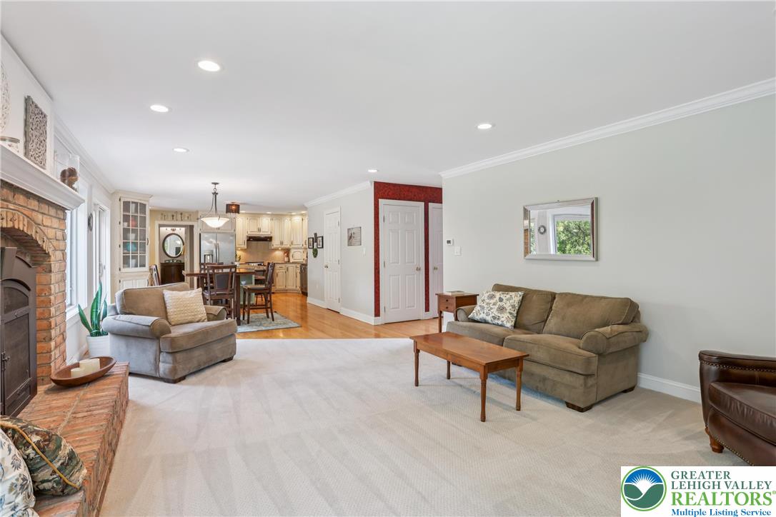 North Whitehall Twp, Pennsylvania 18069, United States, 4 Bedrooms Bedrooms, ,3 BathroomsBathrooms,Residential,Pending,185570