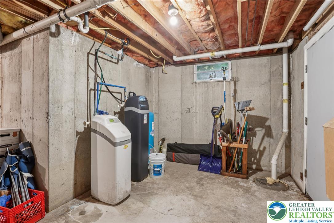 North Whitehall Twp, Pennsylvania 18069, United States, 4 Bedrooms Bedrooms, ,3 BathroomsBathrooms,Residential,Pending,185570