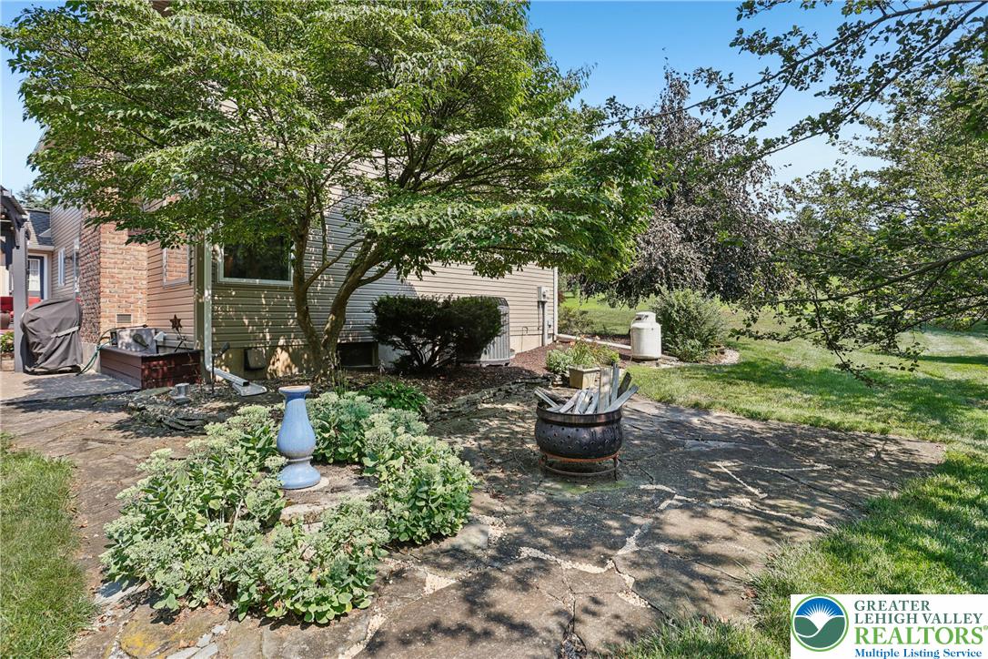 North Whitehall Twp, Pennsylvania 18069, United States, 4 Bedrooms Bedrooms, ,3 BathroomsBathrooms,Residential,Pending,185570