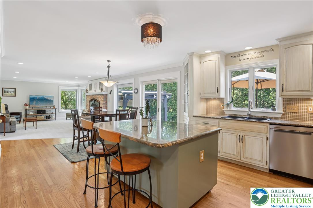 North Whitehall Twp, Pennsylvania 18069, United States, 4 Bedrooms Bedrooms, ,3 BathroomsBathrooms,Residential,Pending,185570