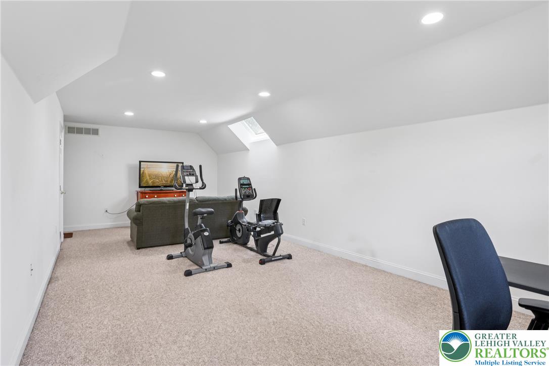 North Whitehall Twp, Pennsylvania 18069, United States, 4 Bedrooms Bedrooms, ,3 BathroomsBathrooms,Residential,Pending,185570