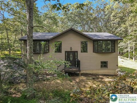 Photo of 115 White Oak Court, Pocono Twp, PA 18372 (MLS # 764179) Photo of 115 White Oak Court, Pocono Twp, PA 18372 (MLS # 764179)