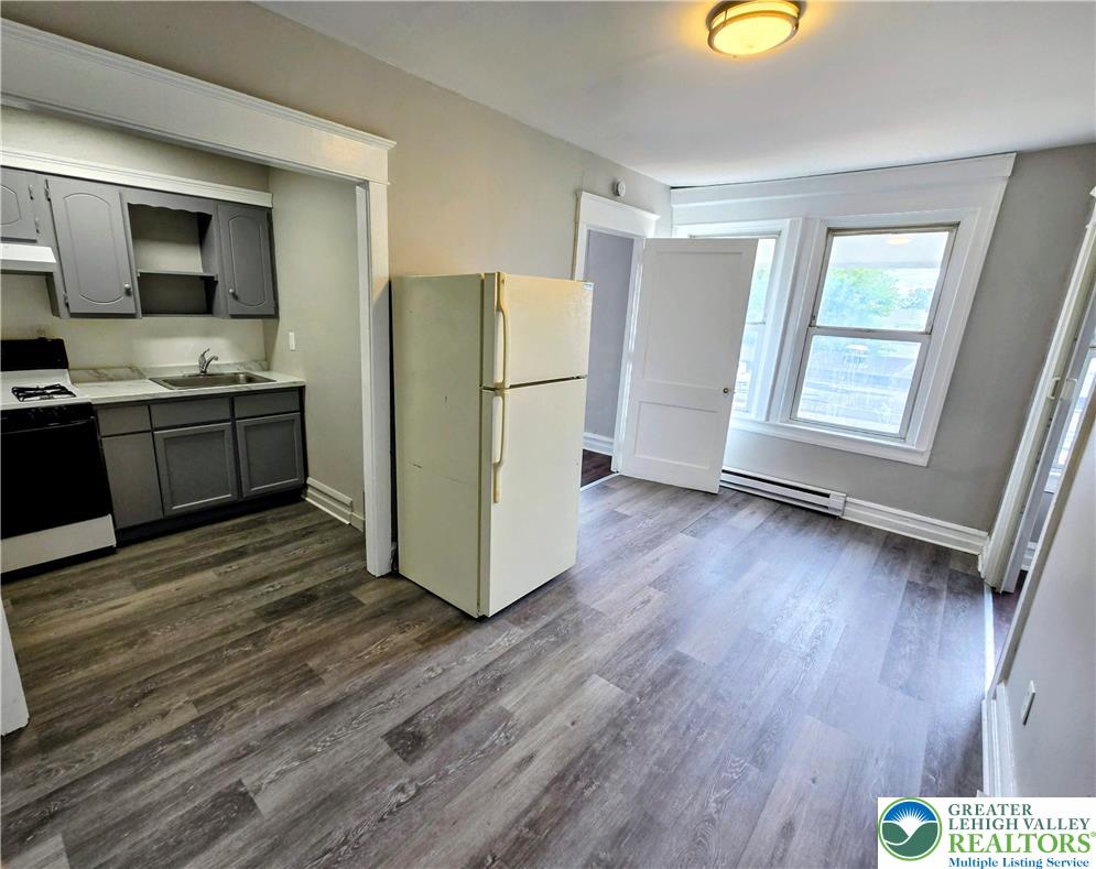 926 W Walnut Street 7