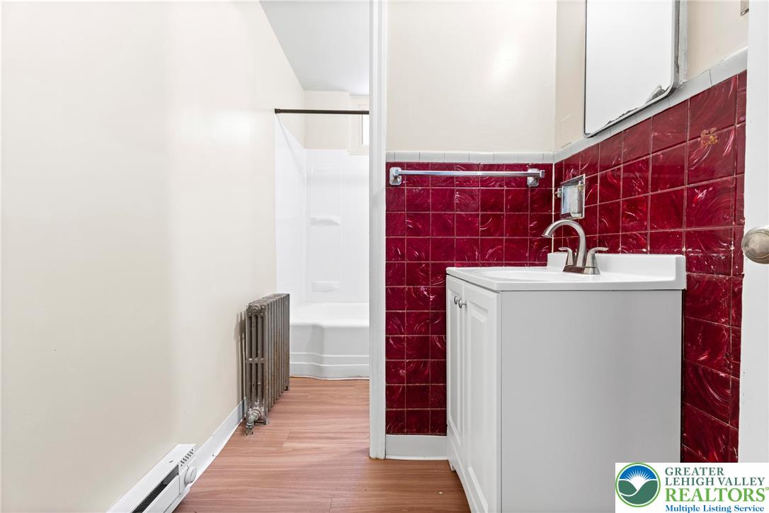 Allentown City, Pennsylvania 18102, United States, 5 Bedrooms Bedrooms, ,3 BathroomsBathrooms,Residential,Active,229173