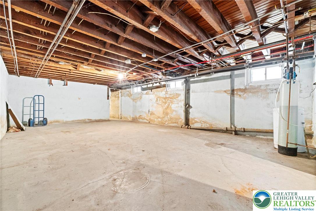 Allentown City, Pennsylvania 18102, United States, 5 Bedrooms Bedrooms, ,3 BathroomsBathrooms,Residential,Active,229173