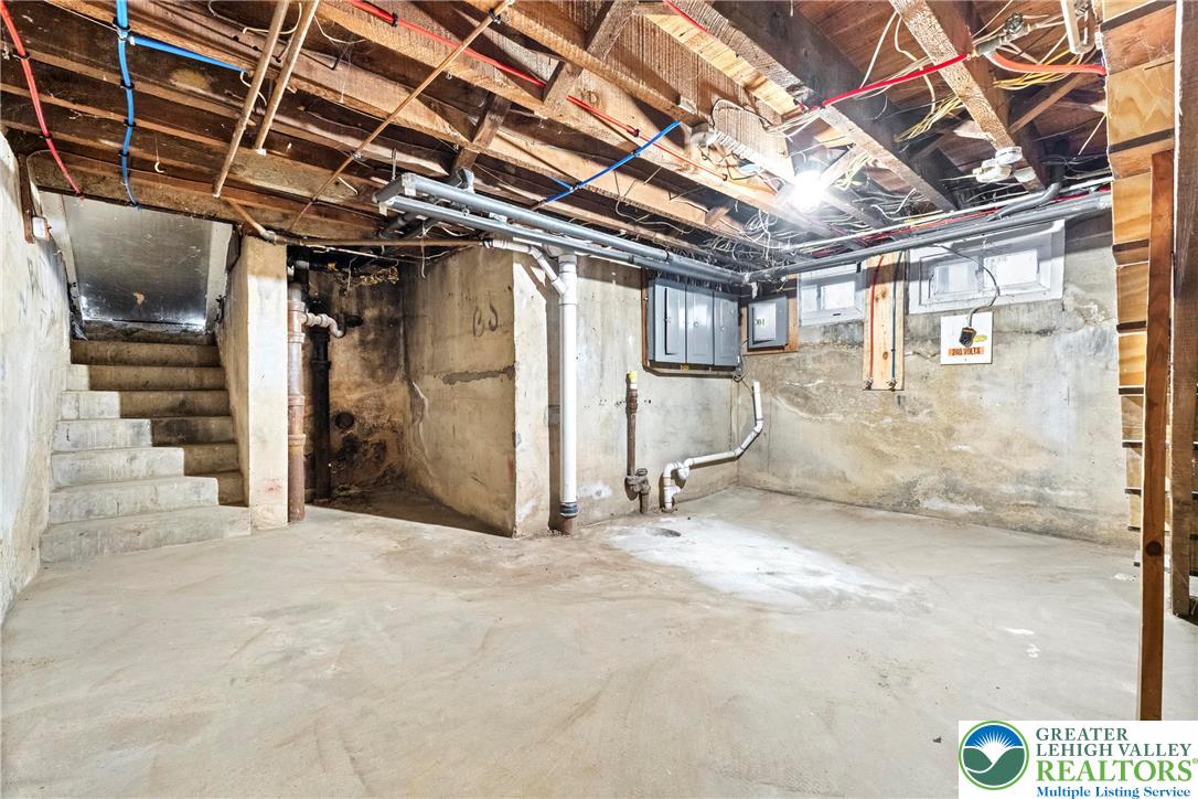 Allentown City, Pennsylvania 18102, United States, 5 Bedrooms Bedrooms, ,3 BathroomsBathrooms,Residential,Active,229173