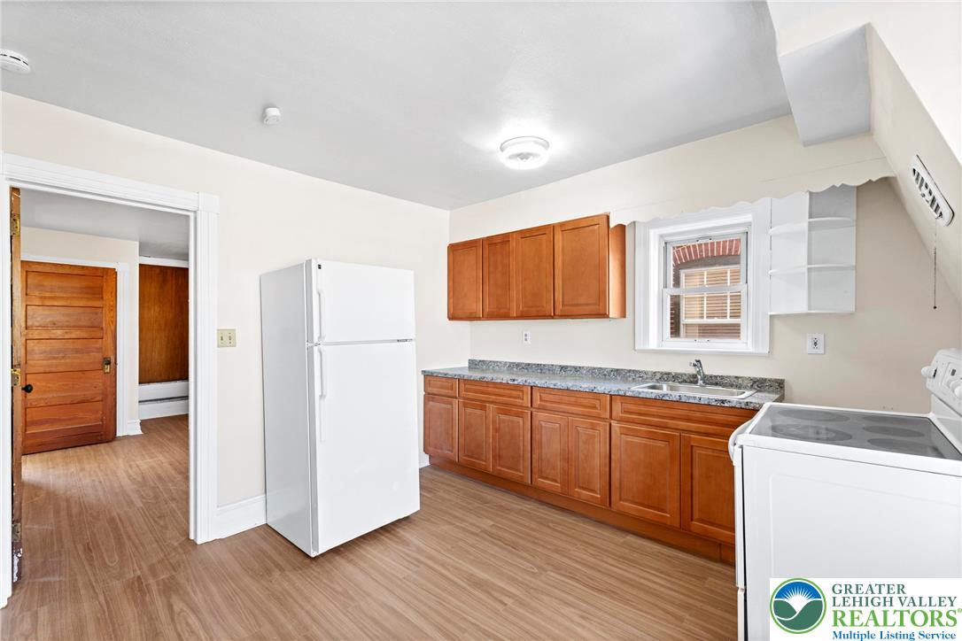 Allentown City, Pennsylvania 18102, United States, 5 Bedrooms Bedrooms, ,3 BathroomsBathrooms,Residential,Active,229173