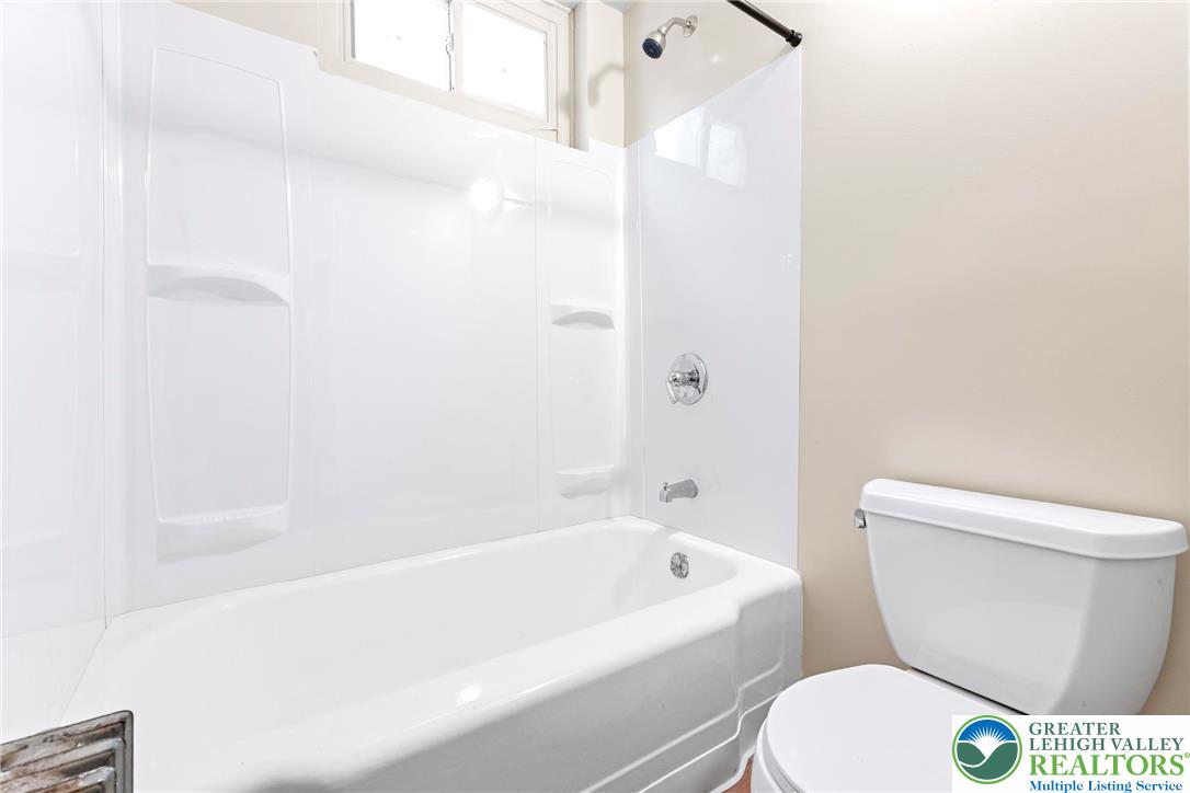 Allentown City, Pennsylvania 18102, United States, 5 Bedrooms Bedrooms, ,3 BathroomsBathrooms,Residential,Active,229173