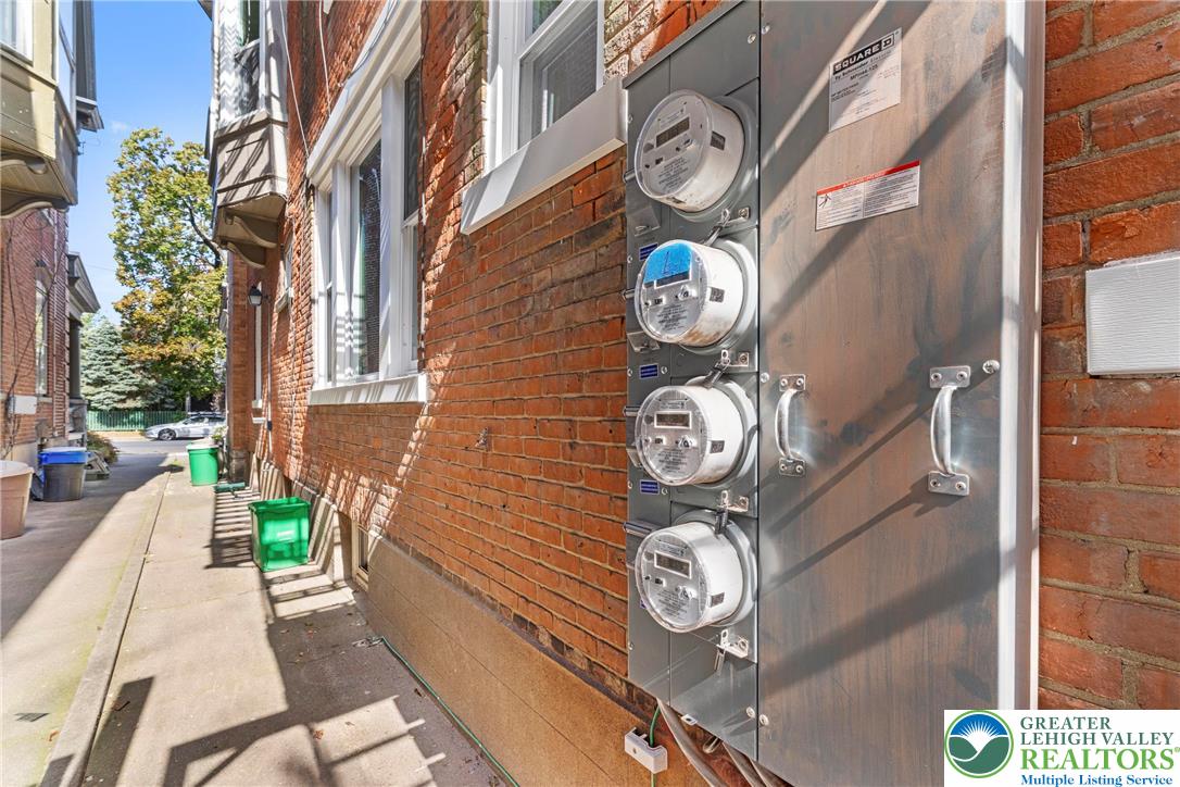 Allentown City, Pennsylvania 18102, United States, 5 Bedrooms Bedrooms, ,3 BathroomsBathrooms,Residential,Active,229173