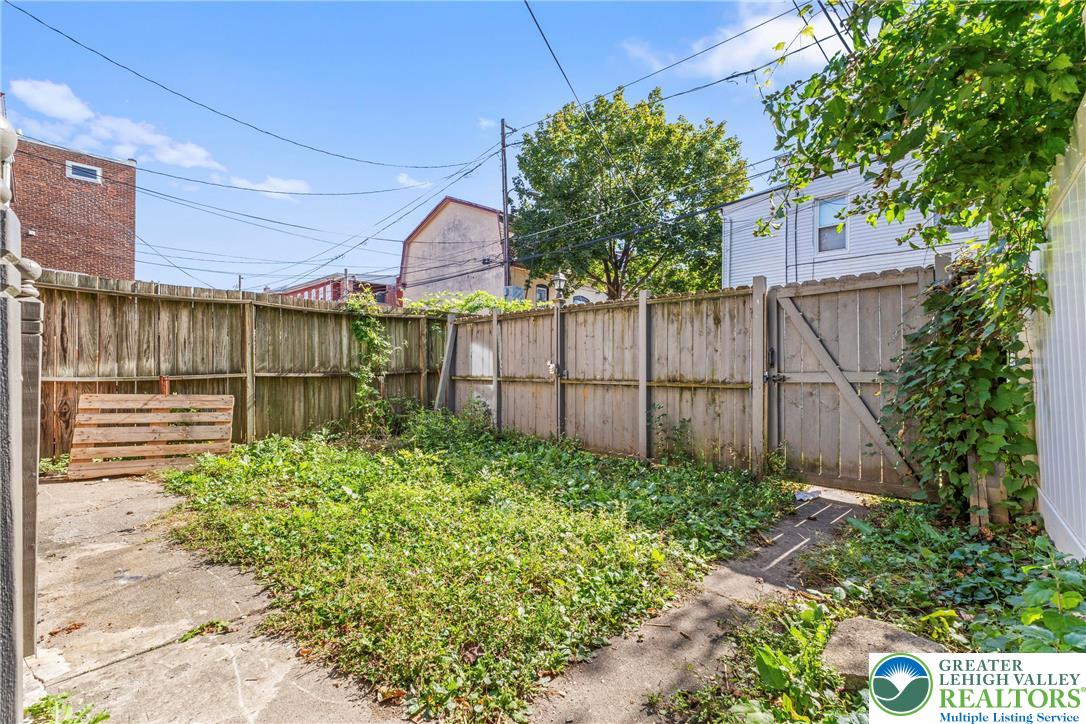 Allentown City, Pennsylvania 18102, United States, 5 Bedrooms Bedrooms, ,3 BathroomsBathrooms,Residential,Active,229173