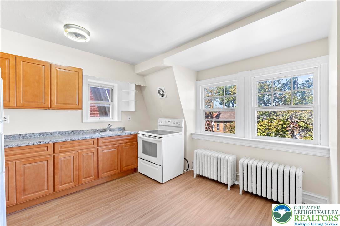 Allentown City, Pennsylvania 18102, United States, 5 Bedrooms Bedrooms, ,3 BathroomsBathrooms,Residential,Active,229173