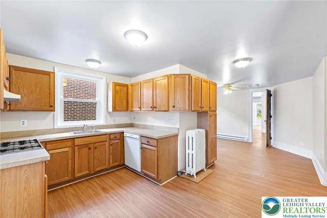 Allentown City, Pennsylvania 18102, United States, 5 Bedrooms Bedrooms, ,3 BathroomsBathrooms,Residential,Active,229173