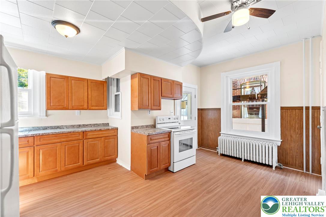 Allentown City, Pennsylvania 18102, United States, 5 Bedrooms Bedrooms, ,3 BathroomsBathrooms,Residential,Active,229173