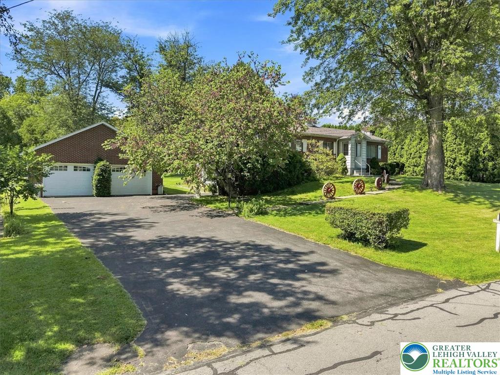 1235 Oakwood Drive
