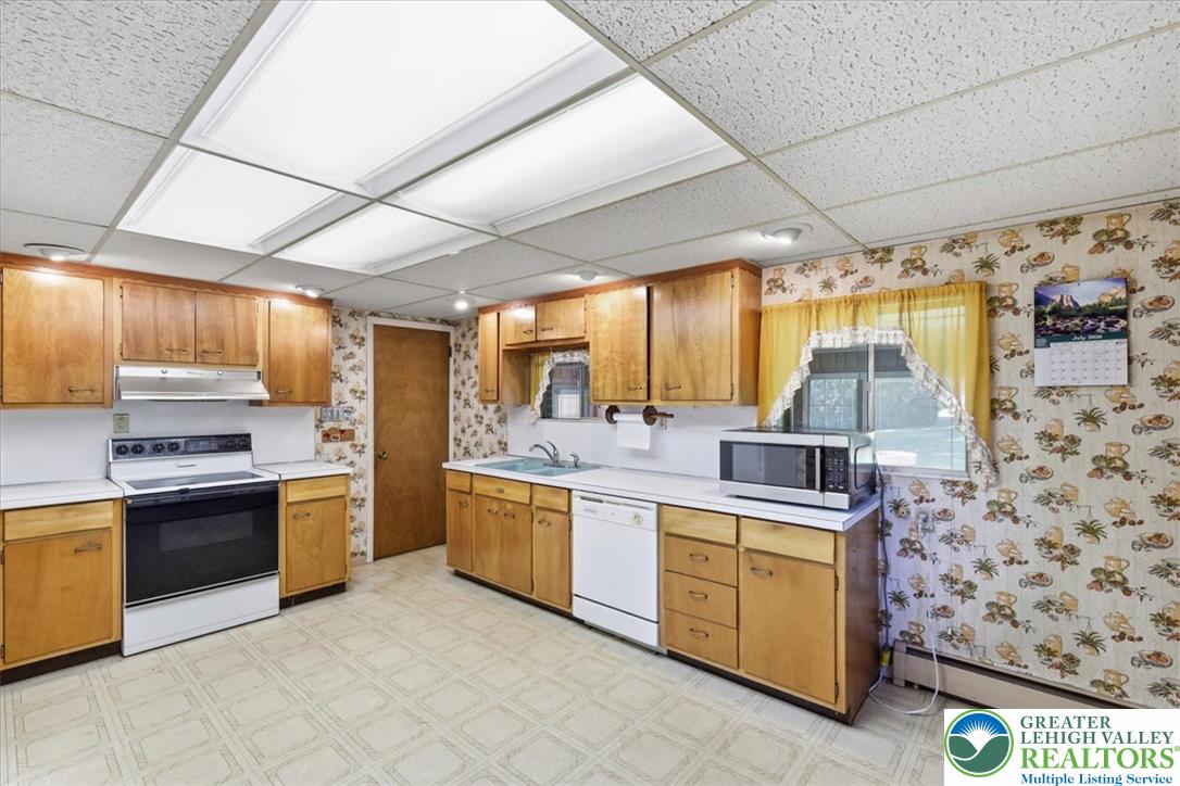 1235 Oakwood Drive