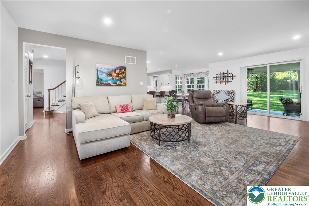 Bethlehem City, Pennsylvania 18017, United States, 4 Bedrooms Bedrooms, ,3 BathroomsBathrooms,Residential,Pending,209961