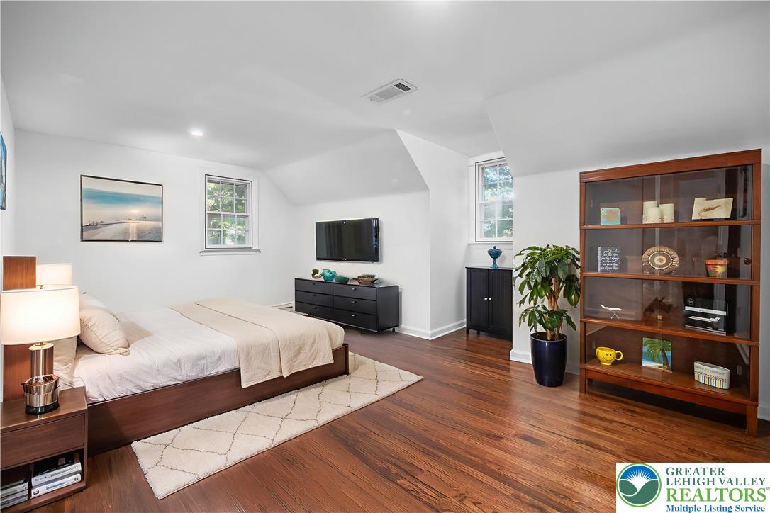 Bethlehem City, Pennsylvania 18017, United States, 4 Bedrooms Bedrooms, ,3 BathroomsBathrooms,Residential,Pending,209961