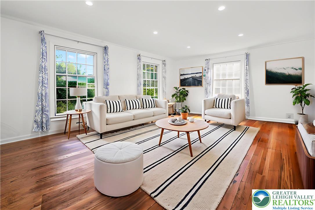 Bethlehem City, Pennsylvania 18017, United States, 4 Bedrooms Bedrooms, ,3 BathroomsBathrooms,Residential,Pending,209961