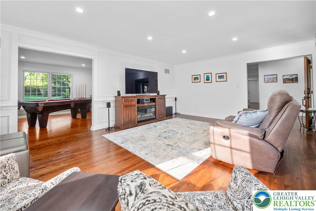 Bethlehem City, Pennsylvania 18017, United States, 4 Bedrooms Bedrooms, ,3 BathroomsBathrooms,Residential,Pending,209961