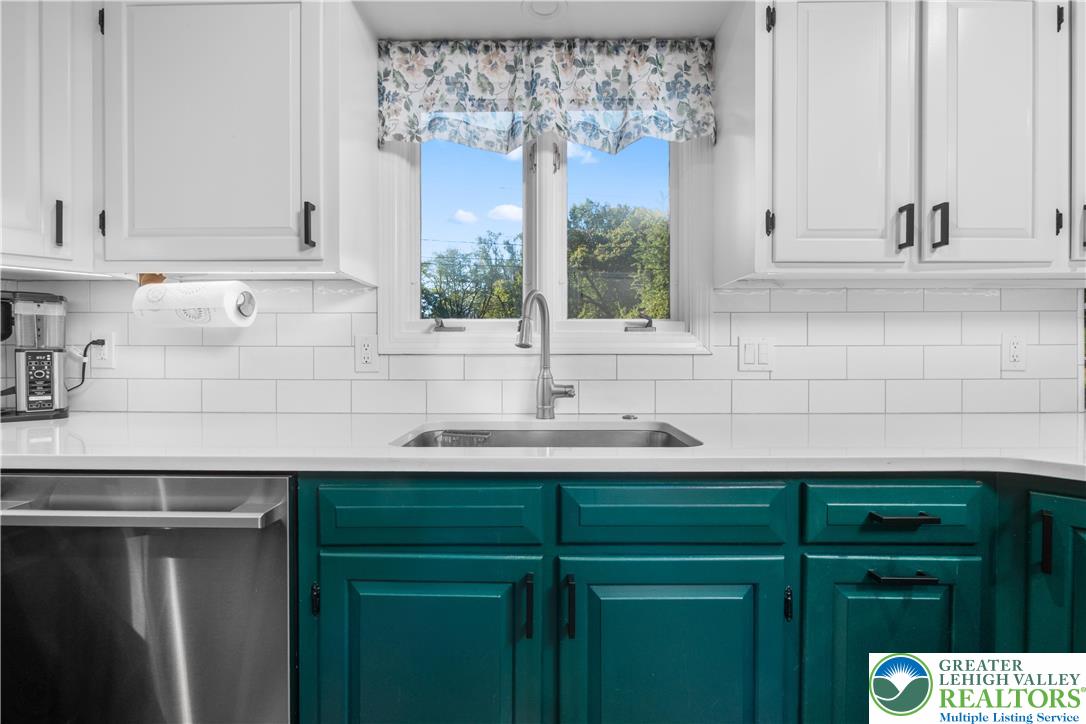 Bethlehem City, Pennsylvania 18017, United States, 4 Bedrooms Bedrooms, ,3 BathroomsBathrooms,Residential,Pending,209961