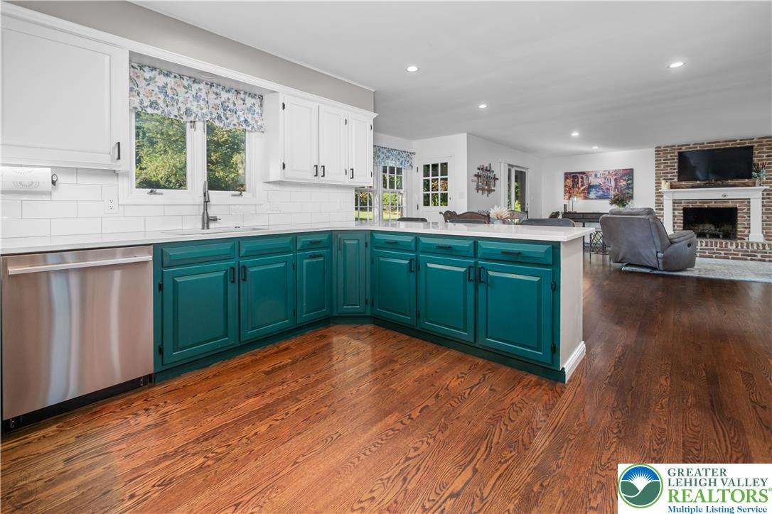 Bethlehem City, Pennsylvania 18017, United States, 4 Bedrooms Bedrooms, ,3 BathroomsBathrooms,Residential,Pending,209961