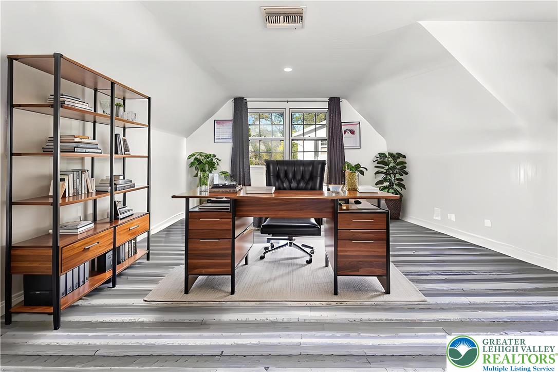 Bethlehem City, Pennsylvania 18017, United States, 4 Bedrooms Bedrooms, ,3 BathroomsBathrooms,Residential,Pending,209961