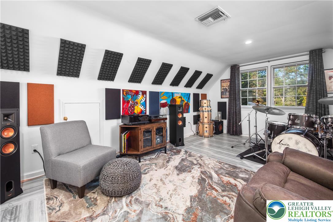 Bethlehem City, Pennsylvania 18017, United States, 4 Bedrooms Bedrooms, ,3 BathroomsBathrooms,Residential,Pending,209961