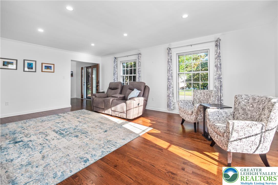 Bethlehem City, Pennsylvania 18017, United States, 4 Bedrooms Bedrooms, ,3 BathroomsBathrooms,Residential,Pending,209961